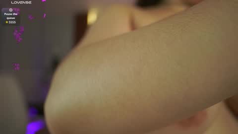 milacrave online show from January 6, 5:28 pm