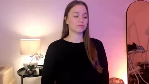 Mila Fleur online show from February 15, 9:05 am