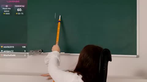 milaleoneli online show from February 5, 4:32 pm