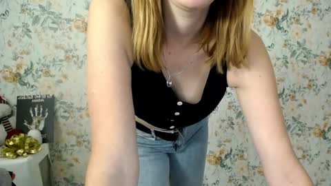 Snapshot of milana_cutie_ chatting on October 15, 7:00 am Milana online show from October 15, 7:00 am