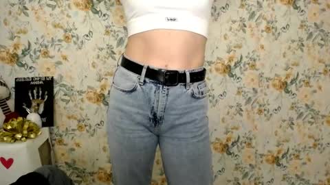 Snapshot of milana_cutie_ chatting on October 9, 7:03 am Milana online show from October 9, 7:03 am