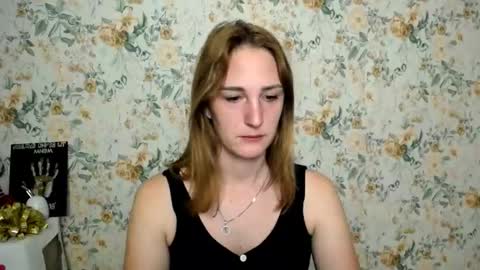 Snapshot of milana_cutie_ chatting on October 6, 5:47 am Milana online show from October 6, 5:47 am