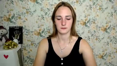 Snapshot of milana_cutie_ chatting on October 2, 6:01 am Milana online show from October 2, 6:01 am