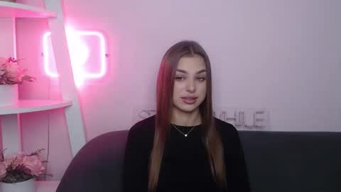 milanaangelas online show from December 5, 5:50 am