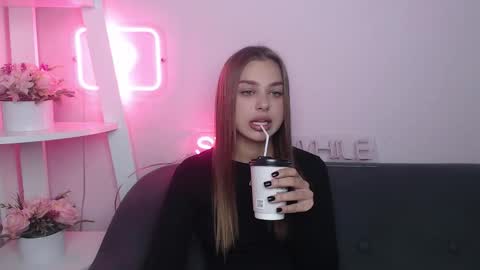 milanaangelas online show from October 3, 4:54 am