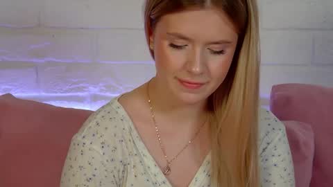 MilanaBalmain online show from April 15, 7:58 pm