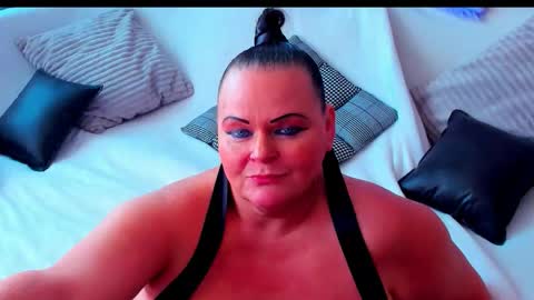 Snapshot of milanabiegert chatting on October 12, 9:24 am Lana online show from October 12, 9:24 am