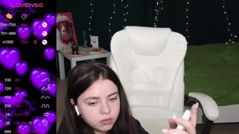 Snapshot of milania_hot_foxy chatting on February 20, 5:09 pm Mila online show from February 20, 5:09 pm