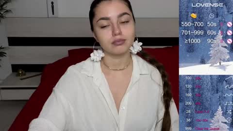 Snapshot of milania_hot_foxy chatting on December 9, 10:54 am Mila online show from December 9, 10:54 am