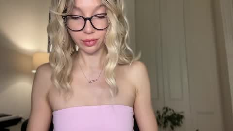 Mila online show from March 25, 6:58 pm