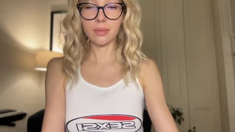 Mila online show from March 27, 3:35 pm