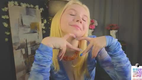 Snapshot of mildredbain chatting on February 16, 2:31 am Mila online show from February 16, 2:31 am