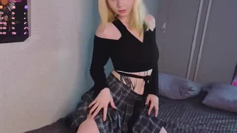 Snapshot of mildredbain chatting on September 17, 4:05 am Mila online show from September 17, 4:05 am