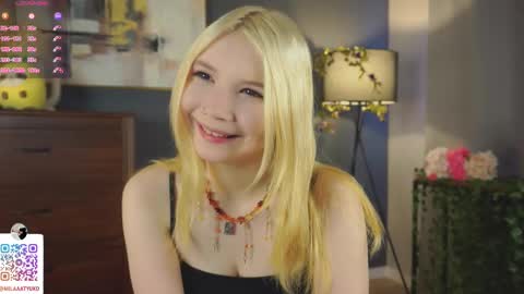 Snapshot of mildredbain chatting on March 3, 3:30 am Mila online show from March 3, 3:30 am
