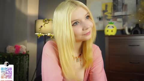 Snapshot of mildredbain chatting on March 7, 2:36 am Mila online show from March 7, 2:36 am