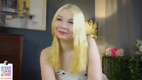 Snapshot of mildredbain chatting on March 2, 3:24 am Mila online show from March 2, 3:24 am