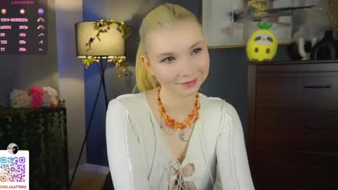 Snapshot of mildredbain chatting on March 8, 3:28 am Mila online show from March 8, 3:28 am