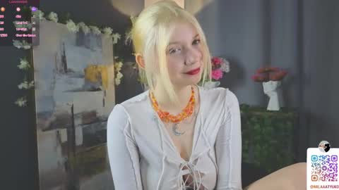 Snapshot of mildredbain chatting on February 17, 5:25 am Mila online show from February 17, 5:25 am