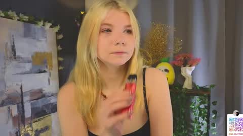 Snapshot of mildredbain chatting on February 10, 2:30 am Mila online show from February 10, 2:30 am