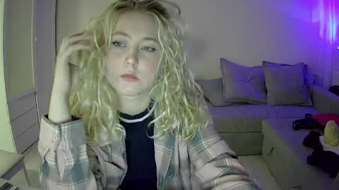 Milena new nonude shy blonde natural online show from May 23, 8:38 pm