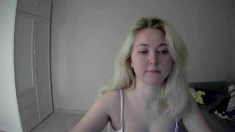 Milena new nonude shy blonde natural online show from May 15, 10:50 pm