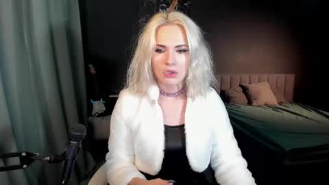 Snapshot of milena_marshmallows chatting on February 16, 7:59 am Milena online show from February 16, 7:59 am