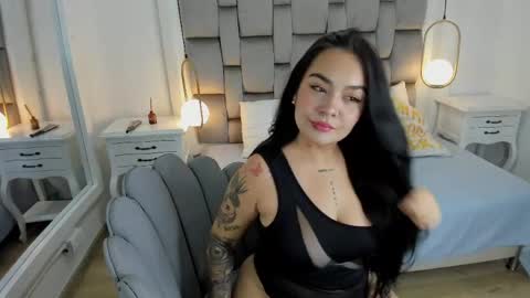 miley jones  online show from May 26, 4:18 am
