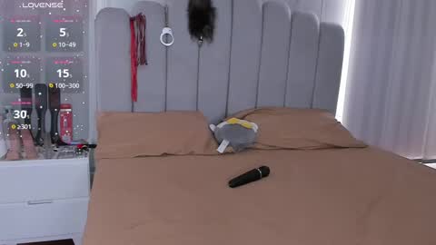 MILEY  online show from September 8, 3:55 pm