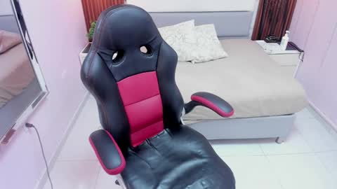 MILEY online show from March 3, 7:54 pm