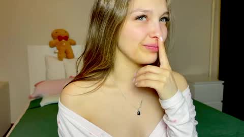 mileyy_cutee online show from April 12, 9:52 pm