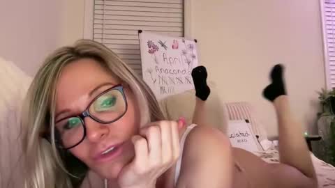 MIlf Goddess online show from April 29, 5:01 am