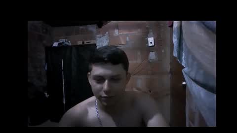 Snapshot of milk_boy25 chatting on September 16, 3:08 am milk_boy25 online show from September 16, 3:08 am