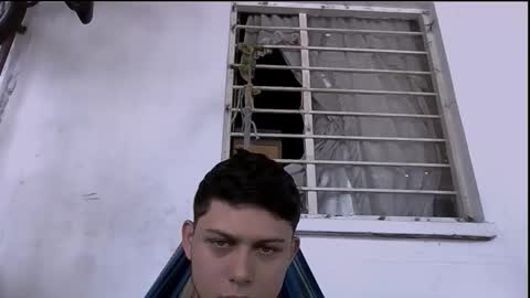 Snapshot of milk_boy25 chatting on October 14, 4:32 pm milk_boy25 online show from October 14, 4:32 pm