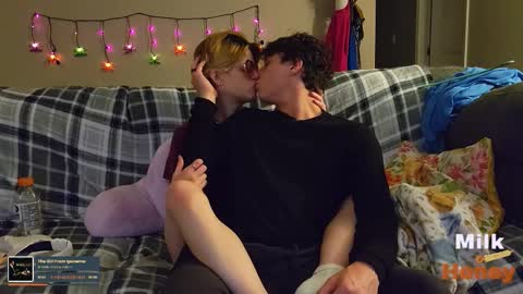 MilkandHoney online show from November 3, 3:40 am