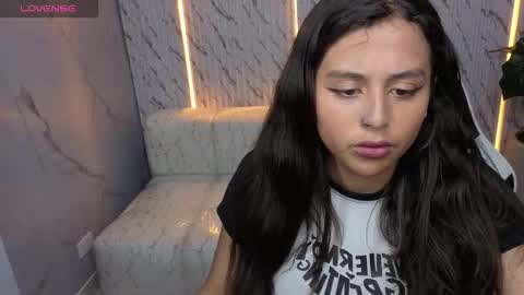 Snapshot of milky_tx chatting on October 7, 3:02 am Online 2200 to 600 online show from October 7, 3:02 am