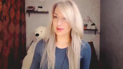 MillaXQueen online show from February 3, 12:57 pm