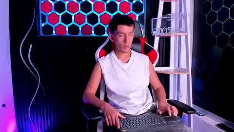 Tommy  online show from April 11, 3:22 am