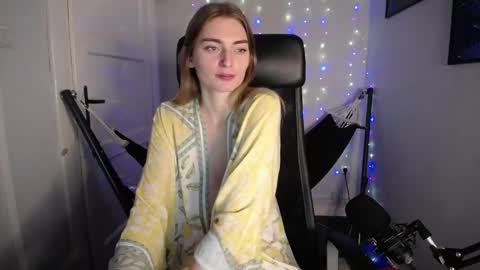 millie_lacroix online show from December 12, 5:15 pm