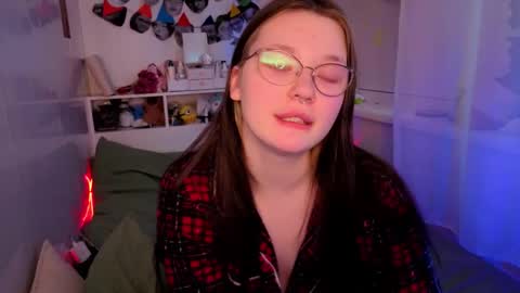 Millie online show from December 20, 4:52 am