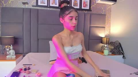 millie  online show from April 5, 8:06 pm