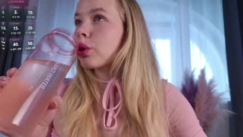 Milly    online show from April 23, 7:05 am