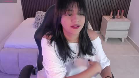 millyevans1 online show from April 13, 2:38 am