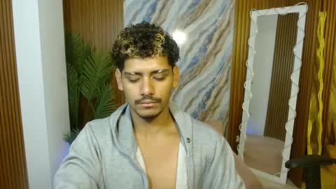 milo_tay online show from March 27, 11:55 am