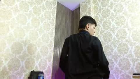 milo_tay1 online show from March 29, 8:38 am