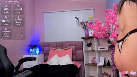Snapshot of milu_beluci chatting on October 10, 3:18 pm Milu Belucci online show from October 10, 3:18 pm