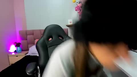 Snapshot of milu_beluci chatting on September 30, 4:06 pm Milu Belucci online show from September 30, 4:06 pm