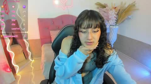 mily_tay online show from April 7, 11:45 am