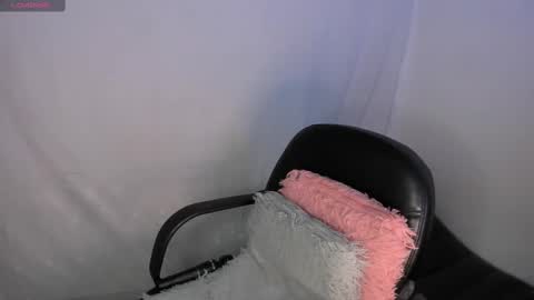 Snapshot of milysauria_ chatting on February 21, 11:55 am Mily online show from February 21, 11:55 am