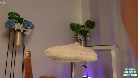 mimmyfit1 online show from April 8, 6:11 pm