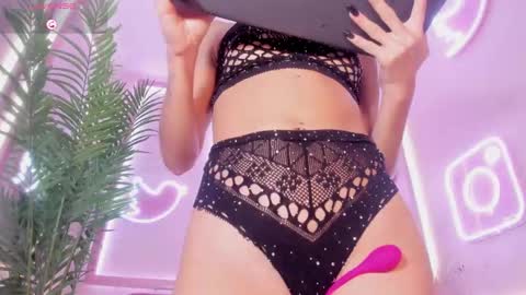 Minji online show from March 3, 2:49 pm